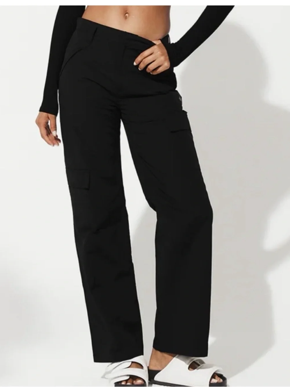 ALO Yoga Black Straight-Leg Cargo Pants with High Waist - Picture 3 of 4